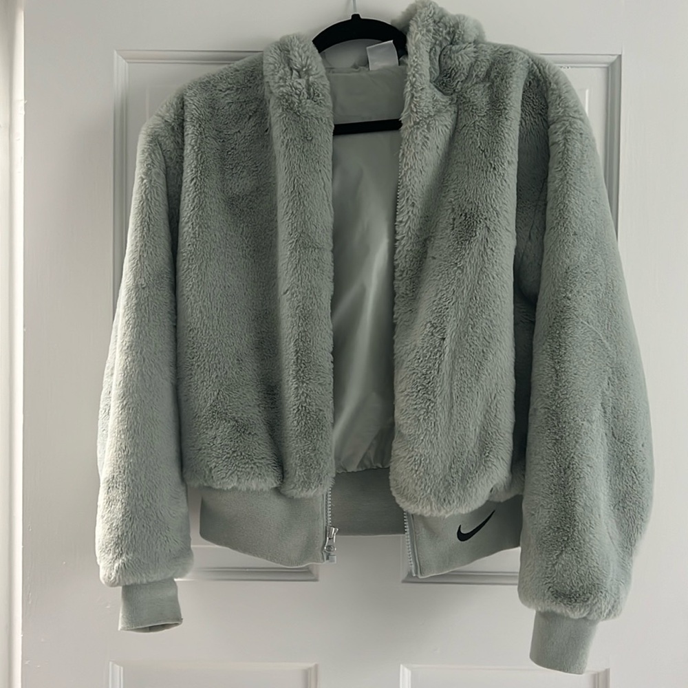 Nike fur bomber in XS